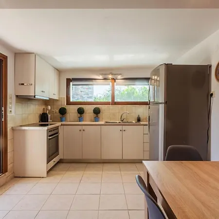 Mani'S Aura Seaside-Enchanting Stone Gem Appartement